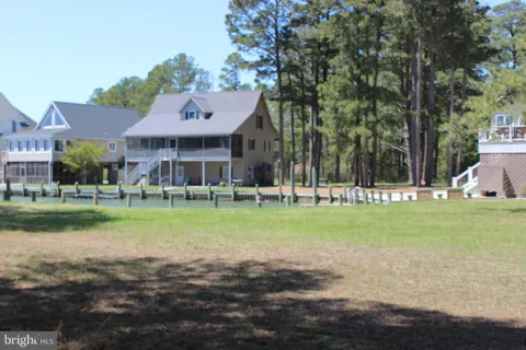 800 CASTAWAY DRIVE