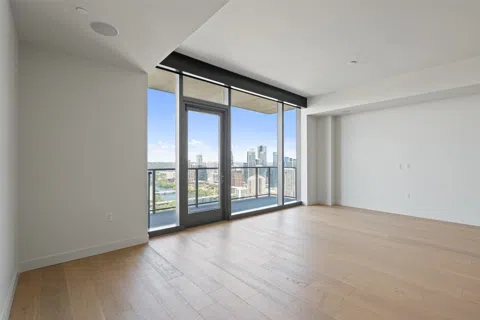 44 East Avenue #4302
