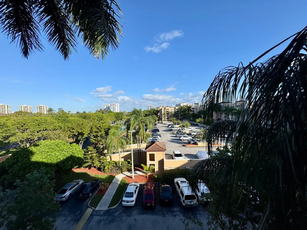 19501 E Country Club Dr #9503 Aventura, FL 33180