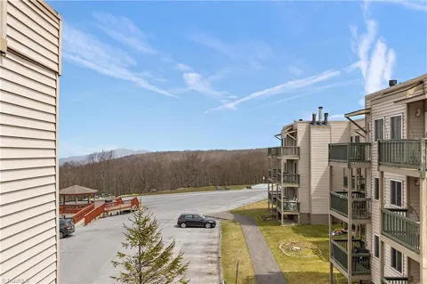 301 Pinnacle Inn Road #3302