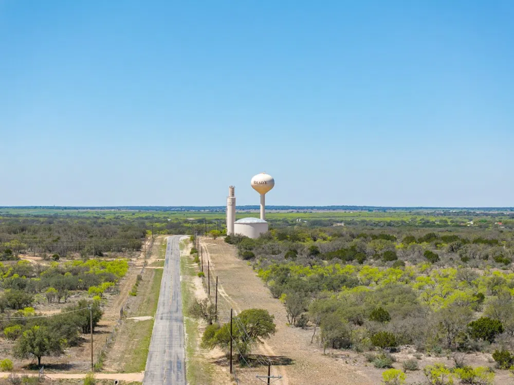 2050 W. 17th Street Brady, TX 76825