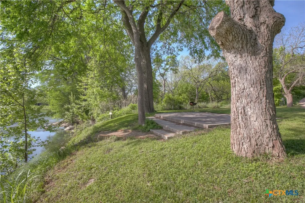 1390 Ervendberg Avenue New Braunfels, TX 78130