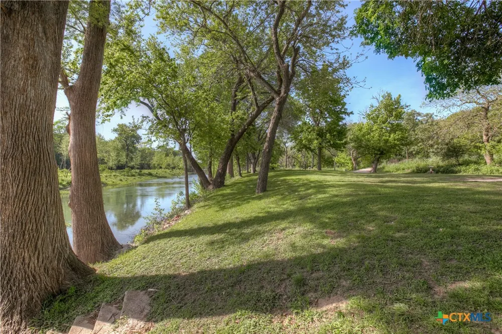1390 Ervendberg Avenue New Braunfels, TX 78130