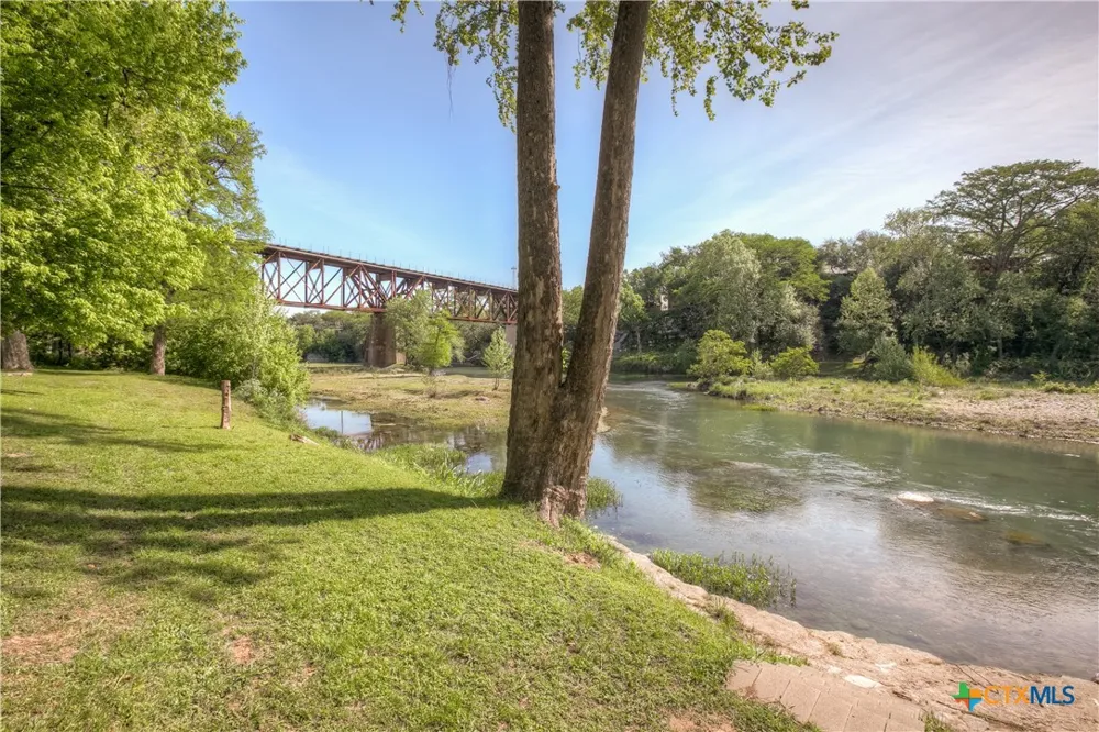 1390 Ervendberg Avenue New Braunfels, TX 78130