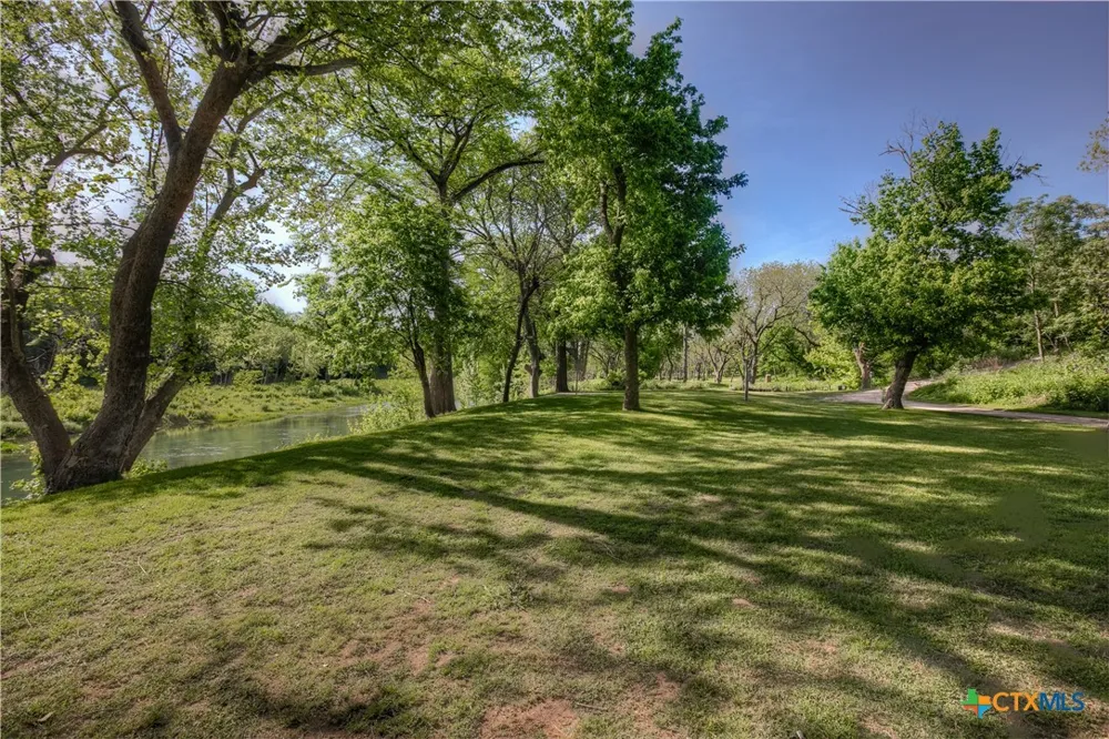1390 Ervendberg Avenue New Braunfels, TX 78130