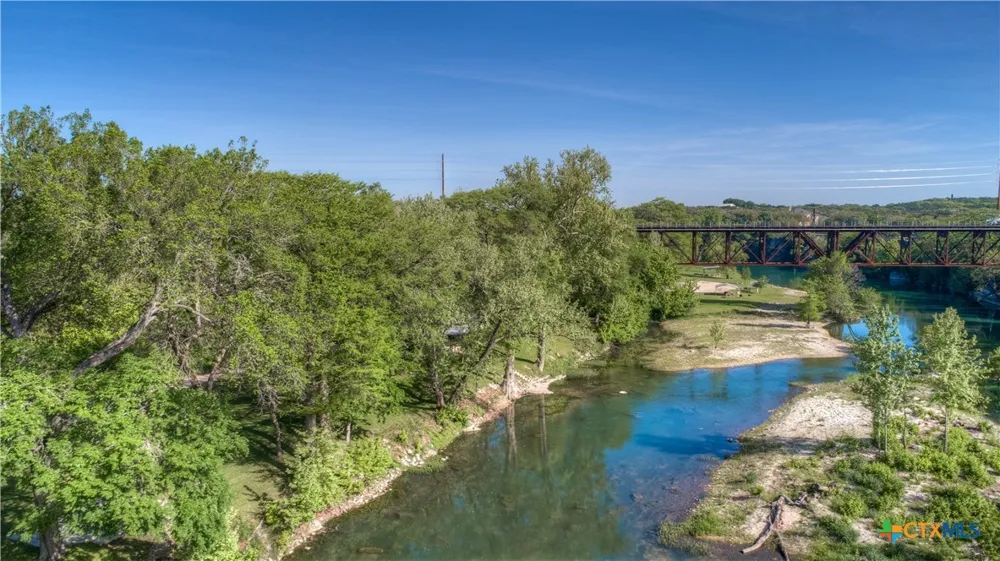 1390 Ervendberg Avenue New Braunfels, TX 78130