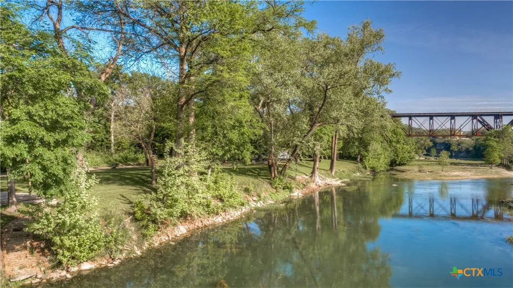 1390 Ervendberg Avenue New Braunfels, TX 78130