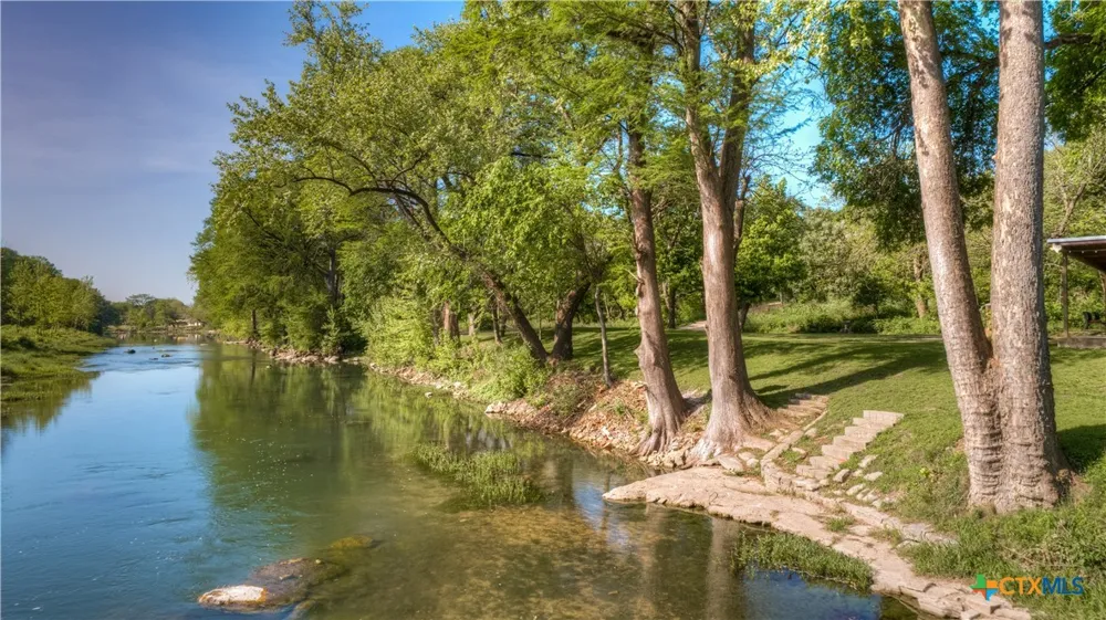 1390 Ervendberg Avenue New Braunfels, TX 78130