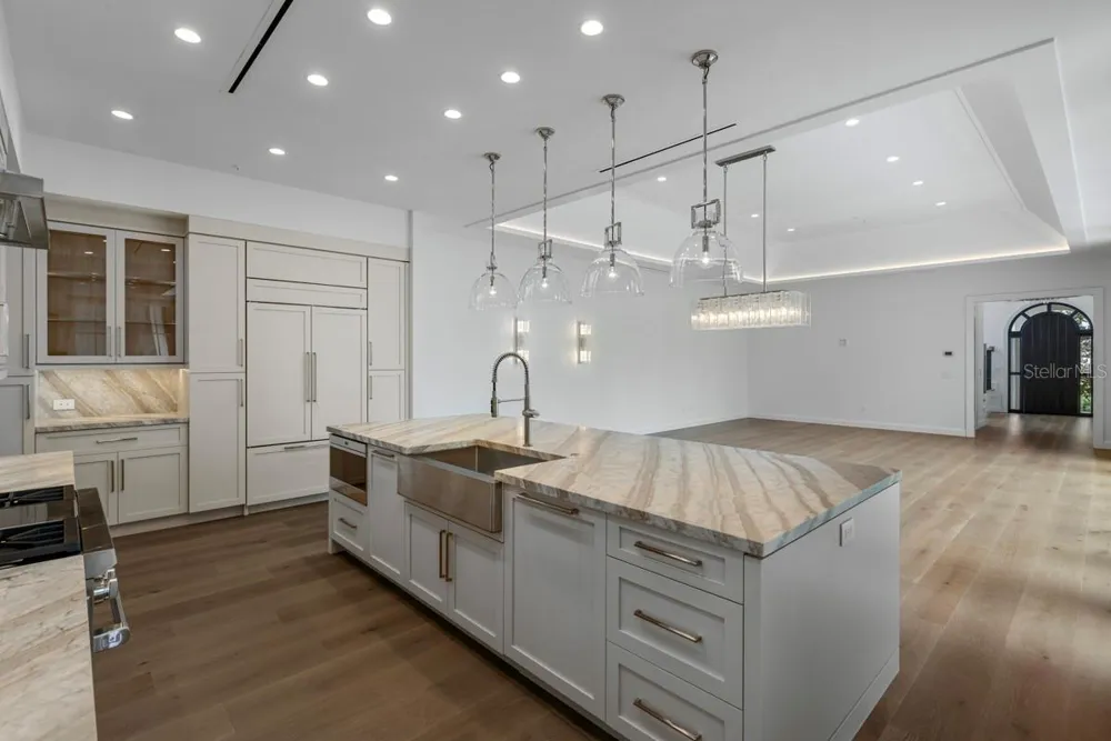 10300 WINTER SPARKLE CIRCLE Golden Oak, FL 32836