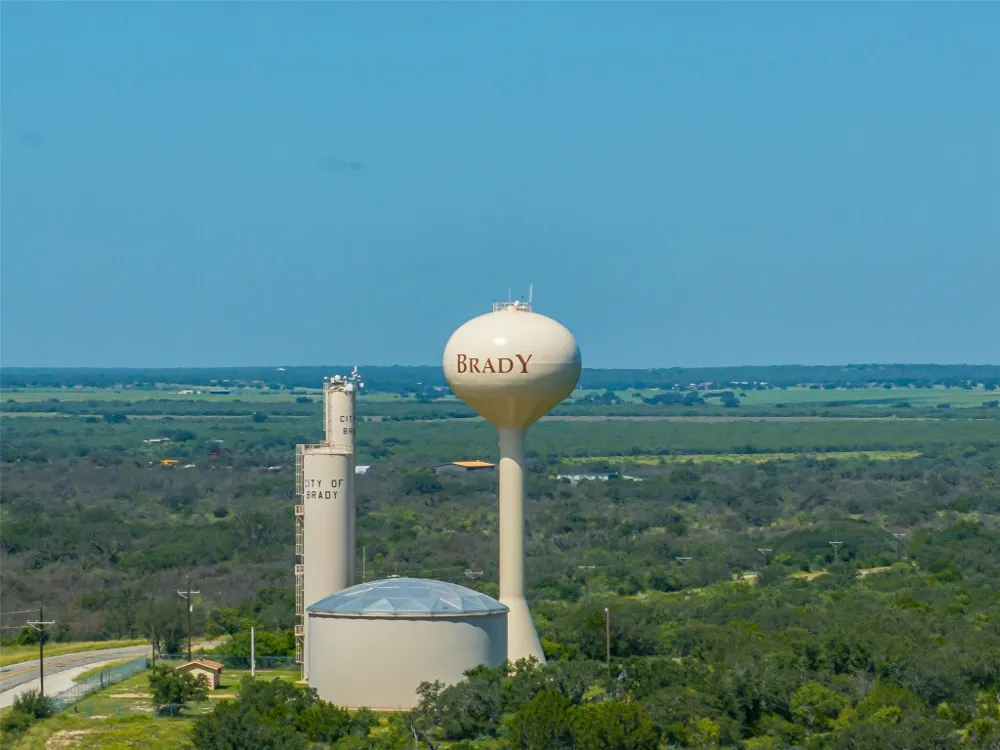 2 W 17th Street Brady, TX 76825