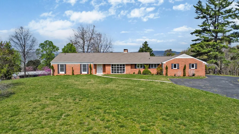 903 Edgewater Street Dayton, TN 37321