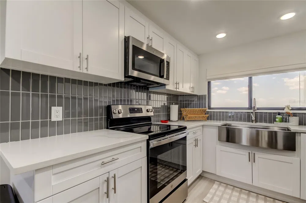 1290 GULF BOULEVARD #1102 Clearwater Beach, FL 33767