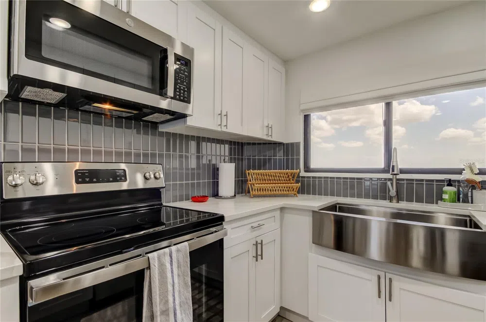1290 GULF BOULEVARD #1102 Clearwater Beach, FL 33767