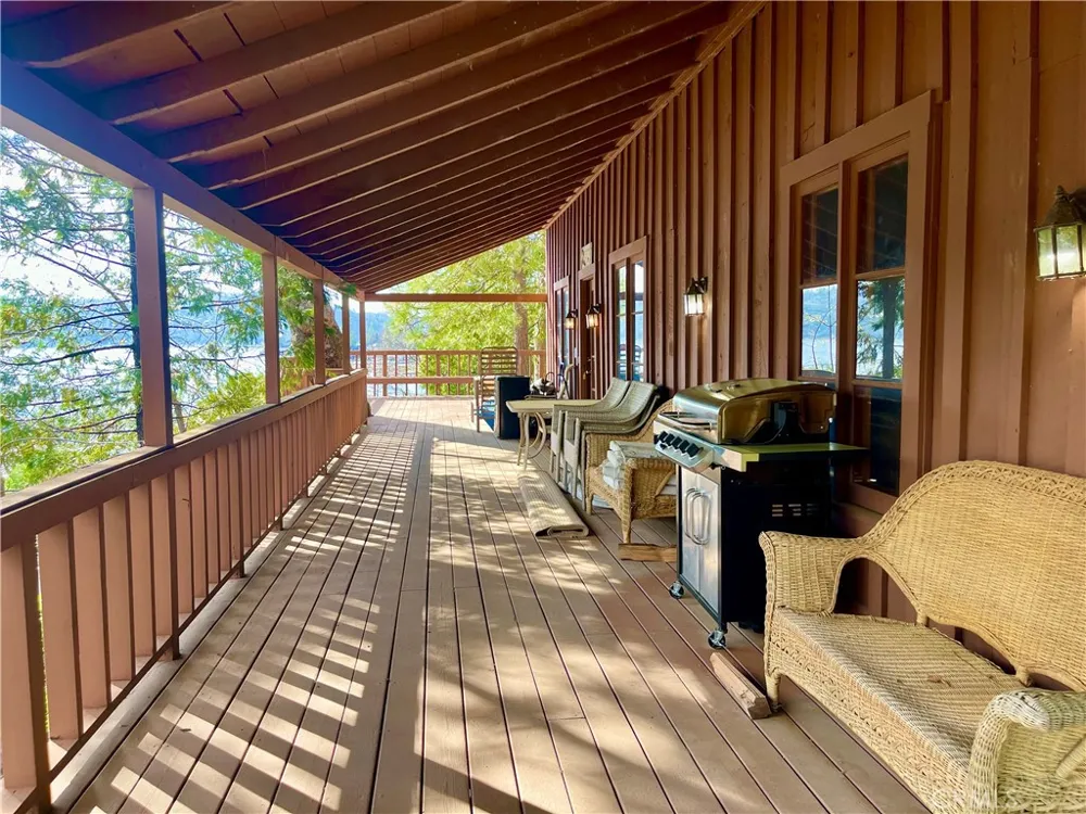 39121 Lake Drive Bass Lake, CA 93604