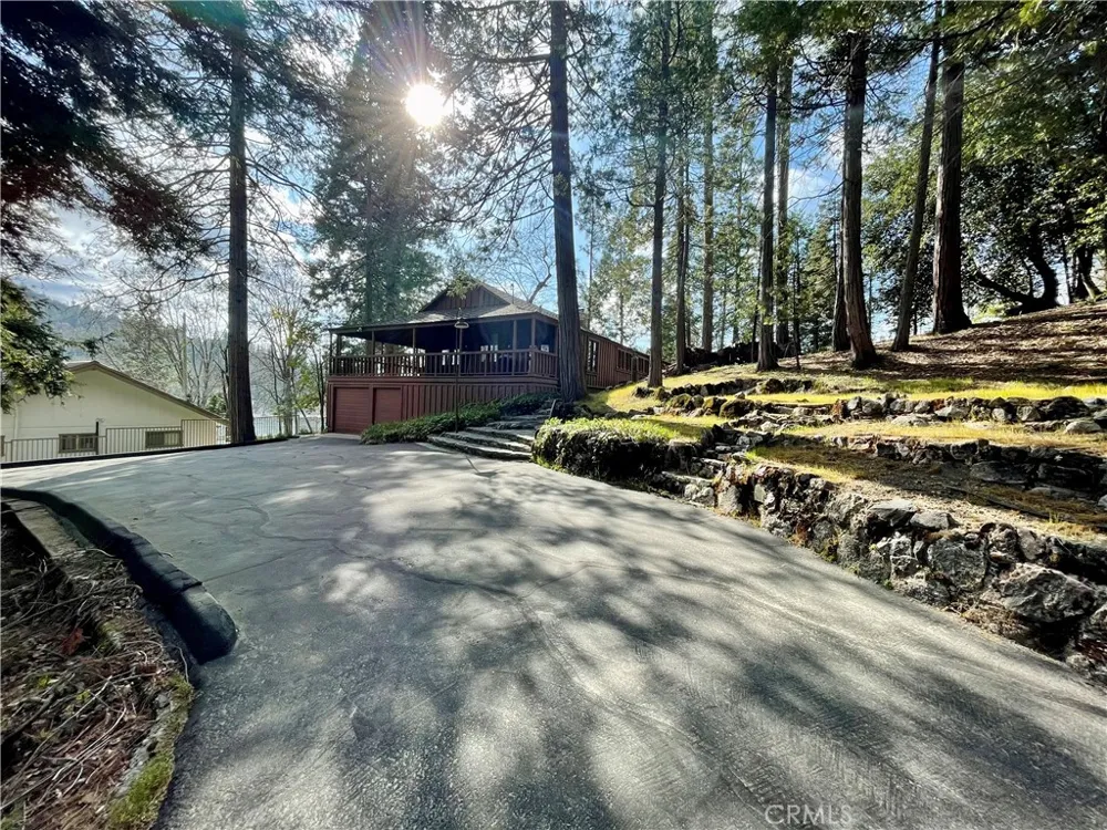 39121 Lake Drive Bass Lake, CA 93604
