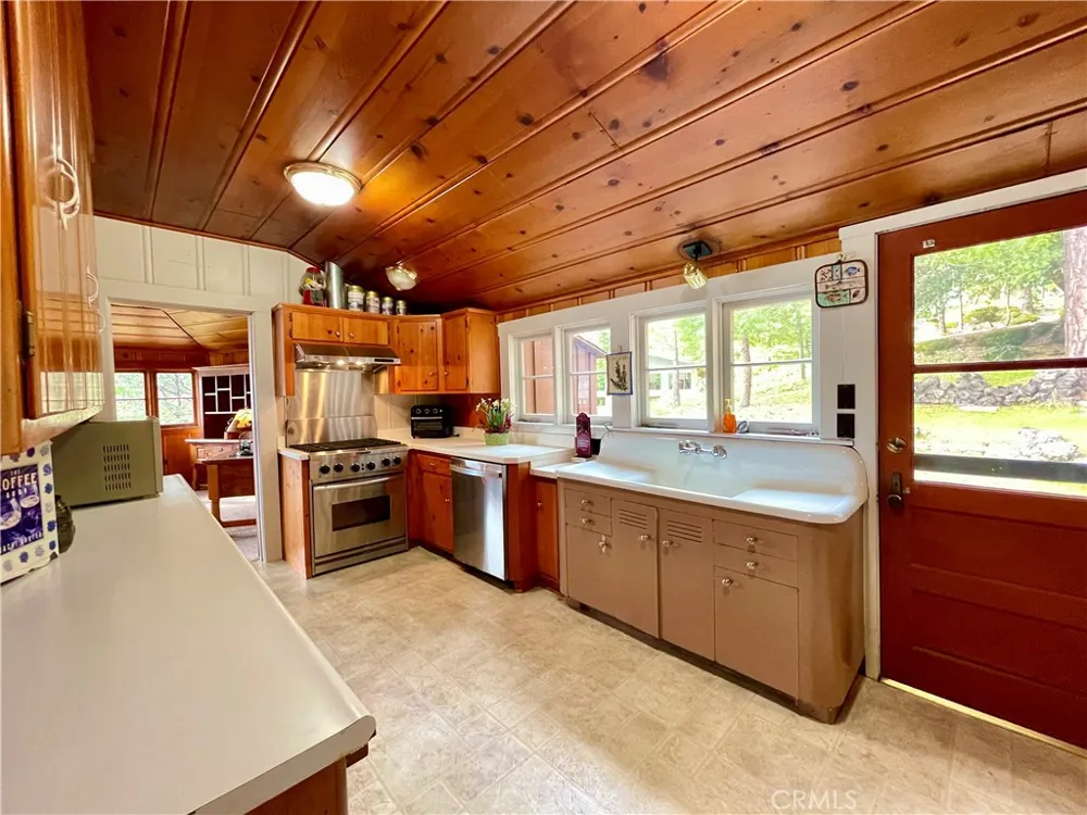 39121 Lake Drive Bass Lake, CA 93604