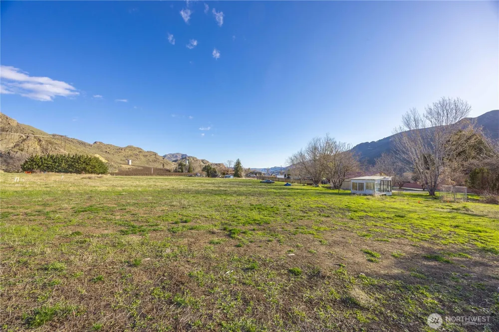 123 Chelan Falls Chelan Falls, WA 98817