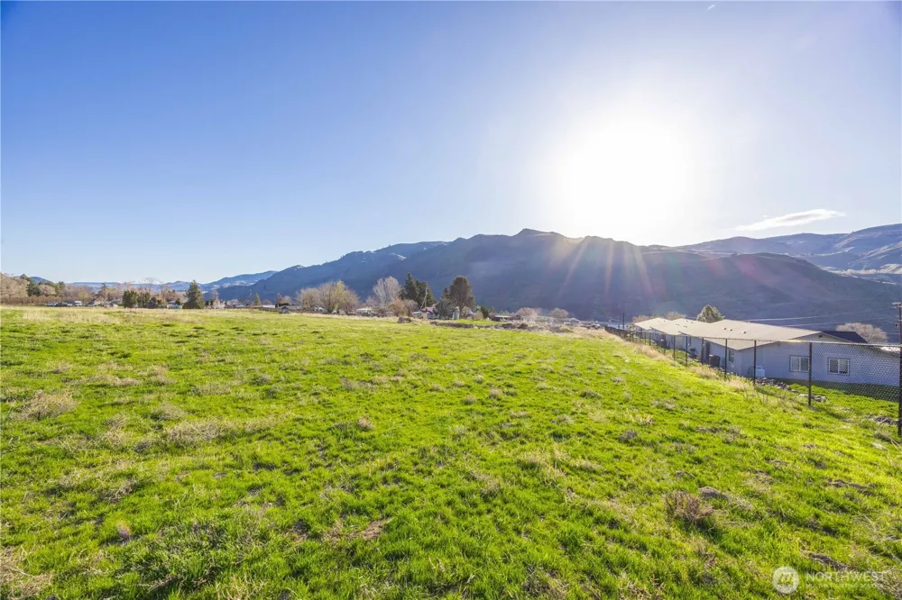 123 Chelan Falls Chelan Falls, WA 98817