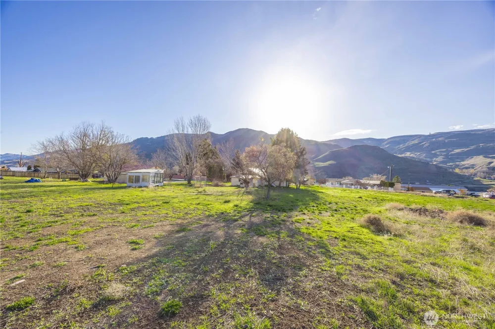123 Chelan Falls Chelan Falls, WA 98817