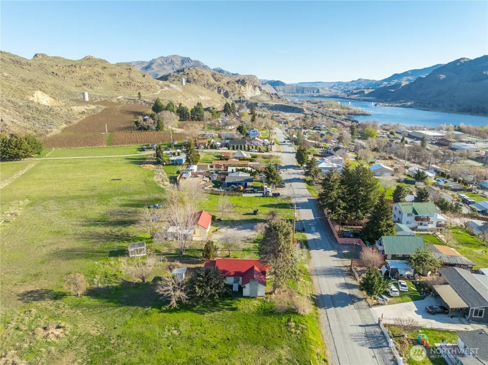 123 Chelan Falls Chelan Falls, WA 98817