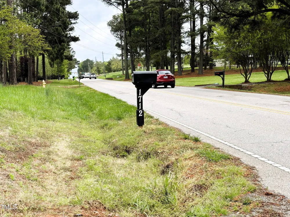 1712 Avent Ferry Road Holly Springs, NC 27540