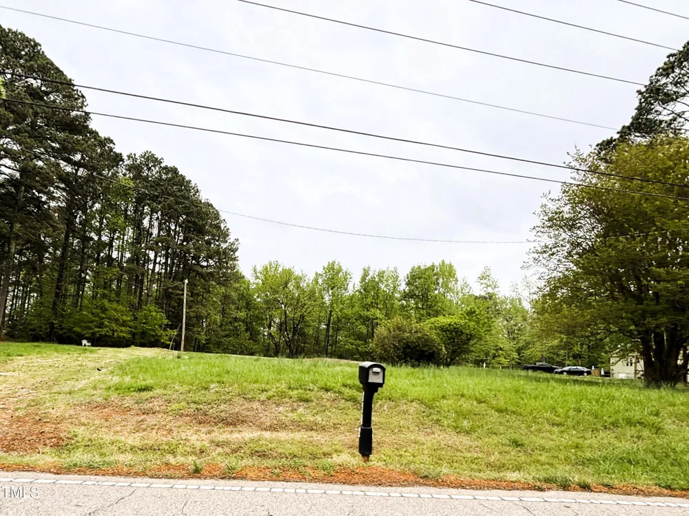 1712 Avent Ferry Road Holly Springs, NC 27540