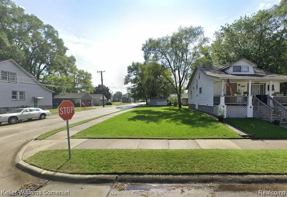 8128 JACKSON AVENUE Warren City, MI 48089