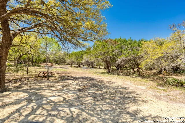 421 Lake Side Cir Boerne, TX 78006