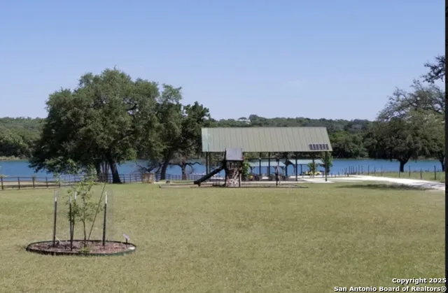 421 Lake Side Cir Boerne, TX 78006