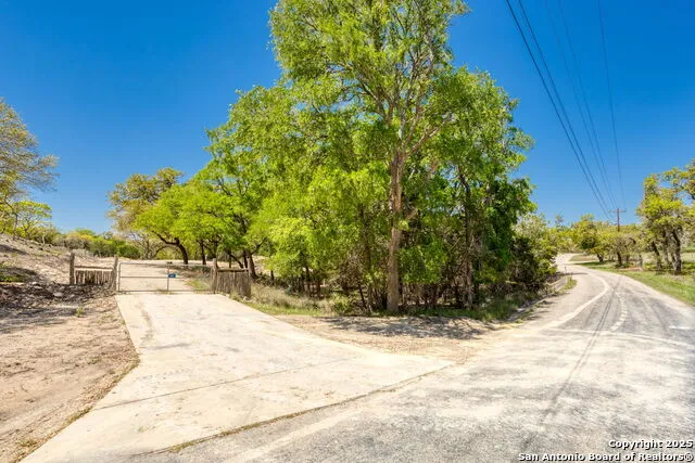 421 Lake Side Cir Boerne, TX 78006