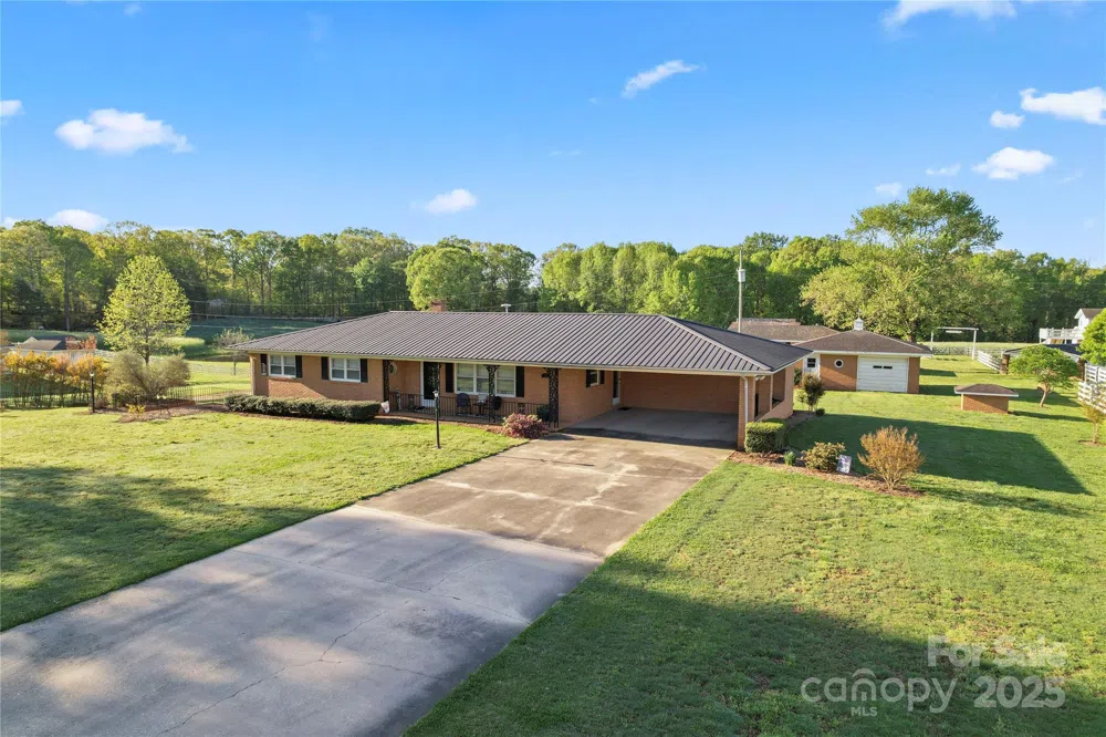 36984 B&C Carter Road New London, NC 28127