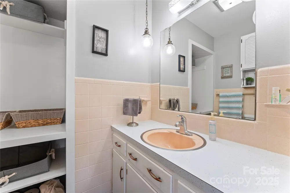 36984 B&C Carter Road New London, NC 28127