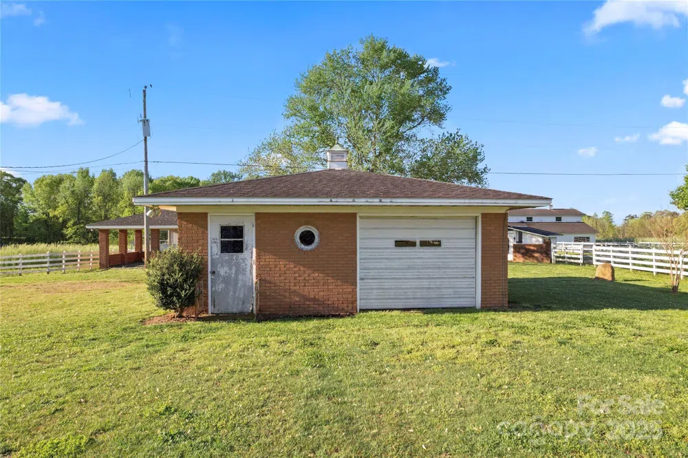 36984 B&C Carter Road New London, NC 28127