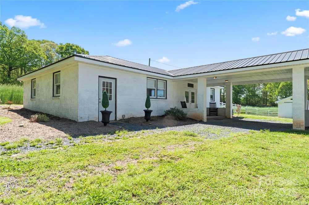 36984 B&C Carter Road New London, NC 28127