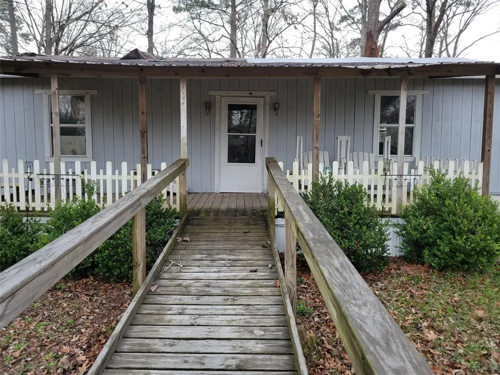 101 Jamaica Avenue Point Blank, TX 77364