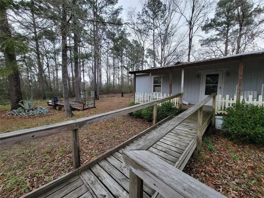 101 Jamaica Avenue Point Blank, TX 77364
