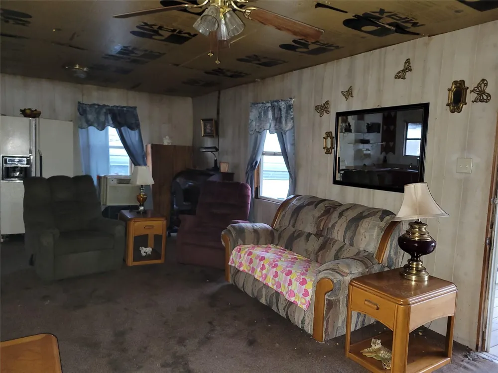101 Jamaica Avenue Point Blank, TX 77364