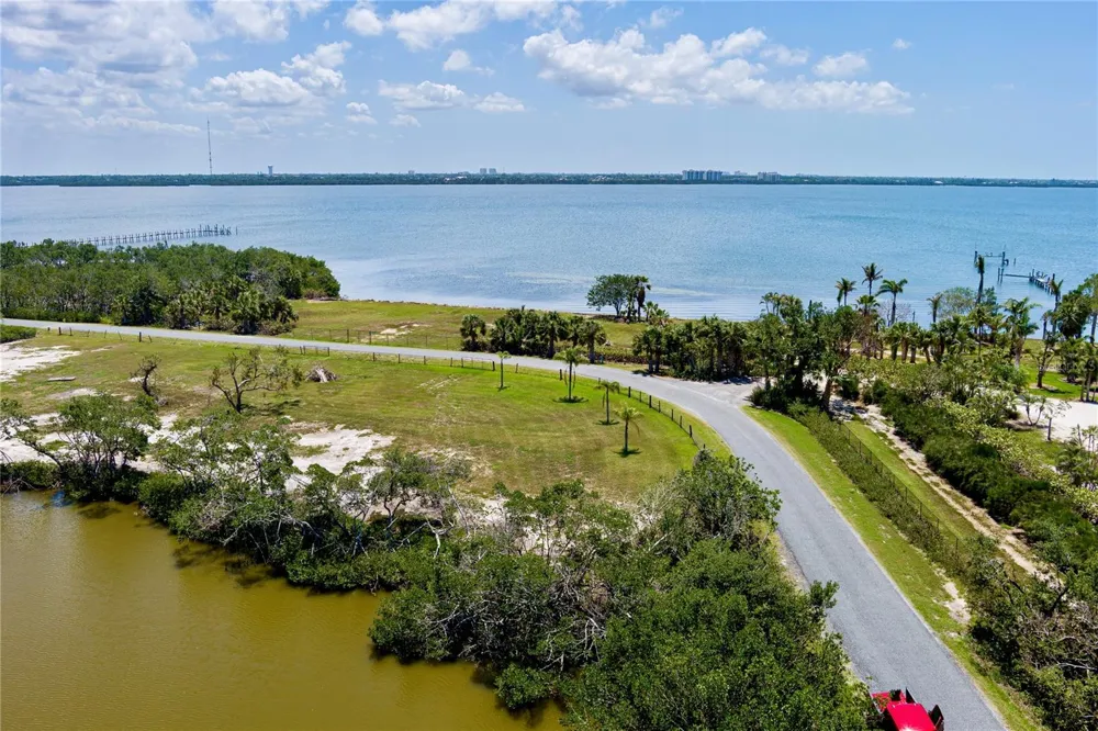 285 HORSESHOE LOOP ROAD Terra Ceia, FL 34250