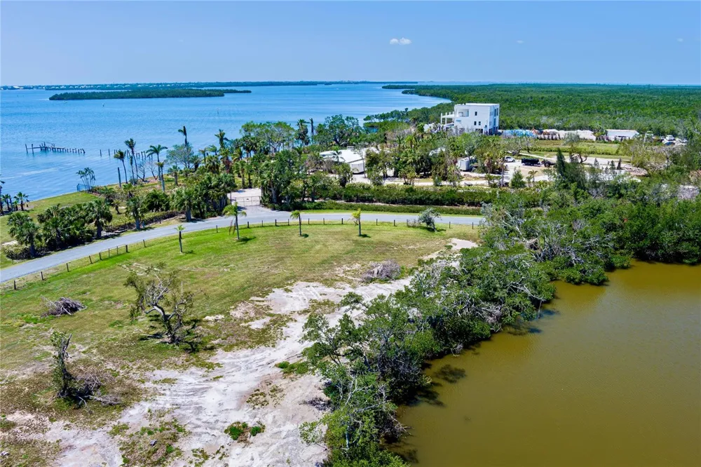 285 HORSESHOE LOOP ROAD Terra Ceia, FL 34250