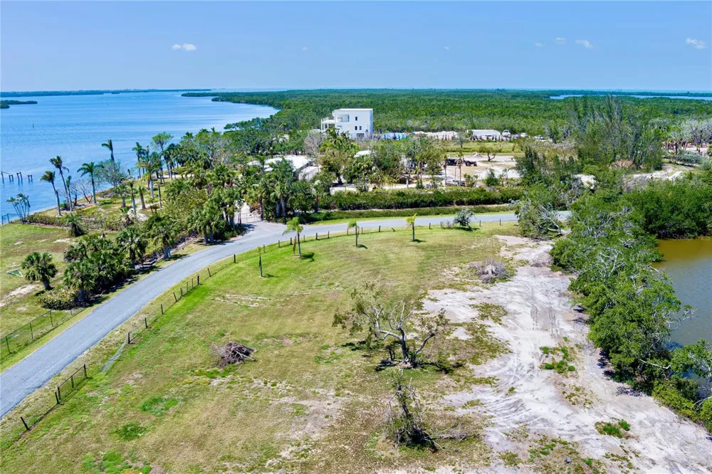 285 HORSESHOE LOOP ROAD Terra Ceia, FL 34250