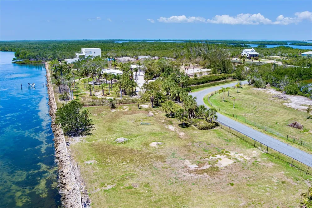285 HORSESHOE LOOP ROAD Terra Ceia, FL 34250