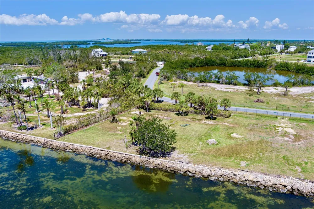 285 HORSESHOE LOOP ROAD Terra Ceia, FL 34250