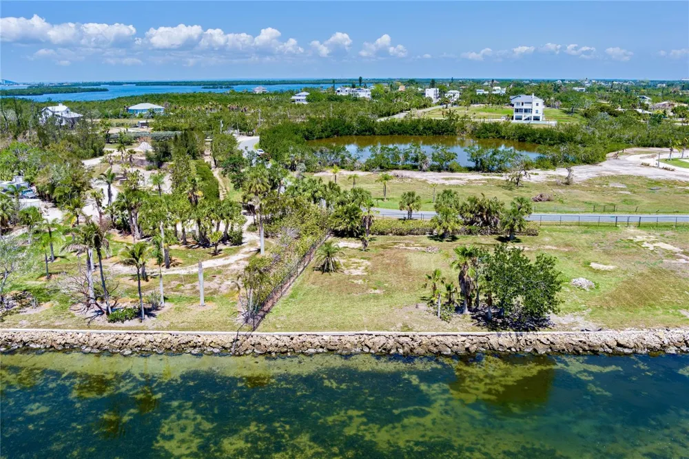285 HORSESHOE LOOP ROAD Terra Ceia, FL 34250