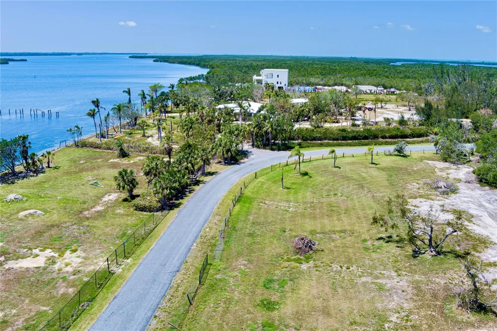285 HORSESHOE LOOP ROAD Terra Ceia, FL 34250