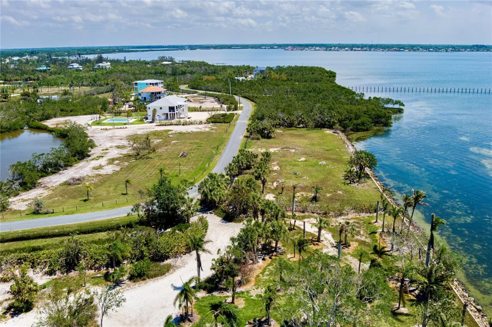 285 HORSESHOE LOOP ROAD Terra Ceia, FL 34250