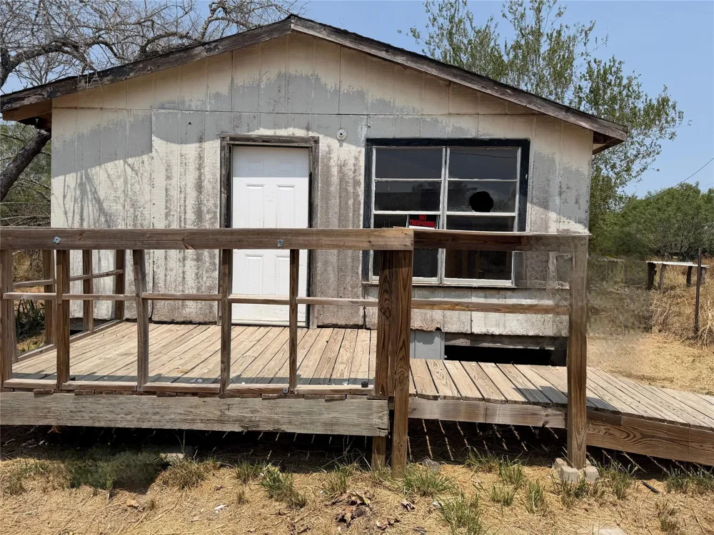 108 J AVENUE Christine, TX 78012