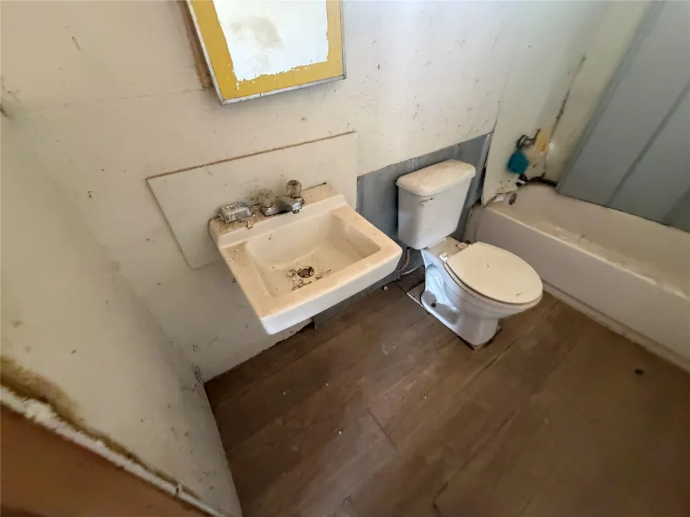 108 J AVENUE Christine, TX 78012