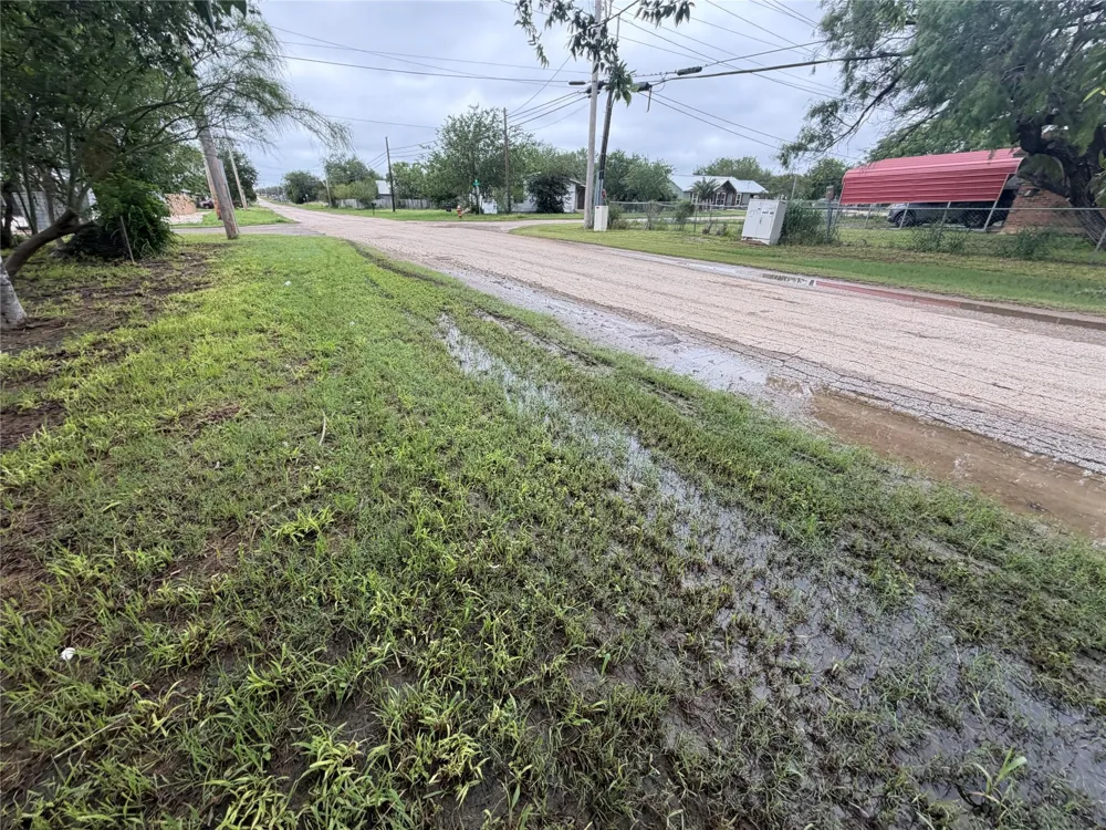 2101 Brown Avenue Jourdanton, TX 78026
