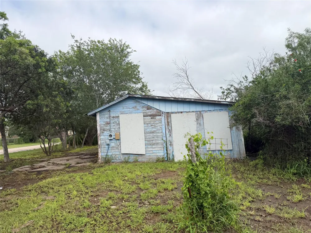 2101 Brown Avenue Jourdanton, TX 78026