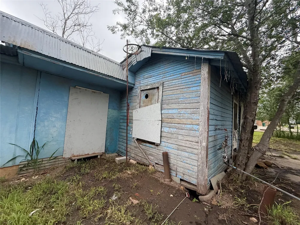 2101 Brown Avenue Jourdanton, TX 78026